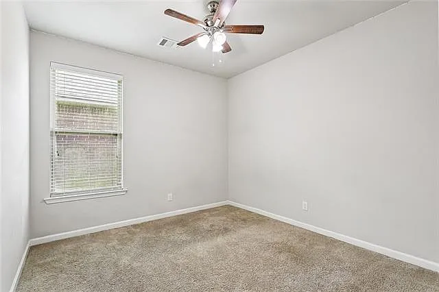 100 E Lake Ct — Photo 8