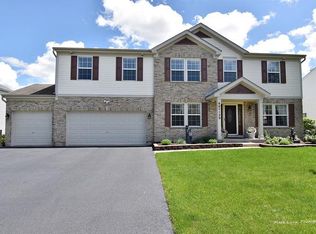 40W129 James Michener Dr, St Charles, IL 60175
