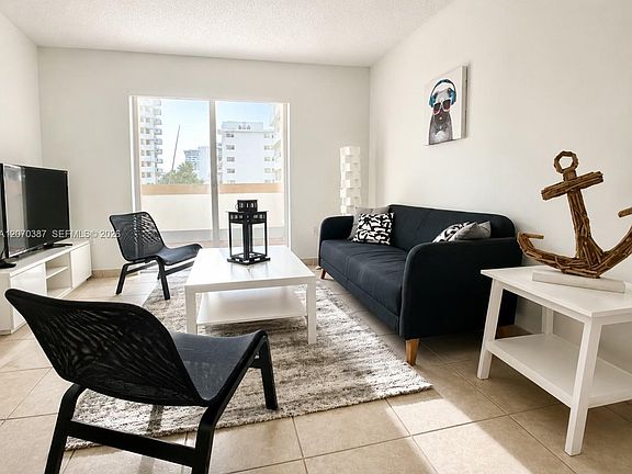 2nd image of 1250 Lincoln Rd APT 401