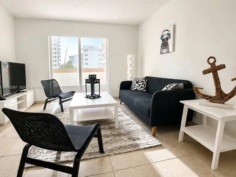1250 Lincoln Rd #401 — Photo 2