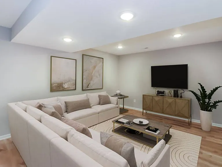 Elm Grove Luxury Rental Homes — Photo 35