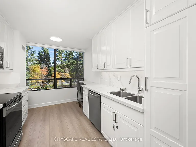 7460 Bathurst St #209 — Photo 13