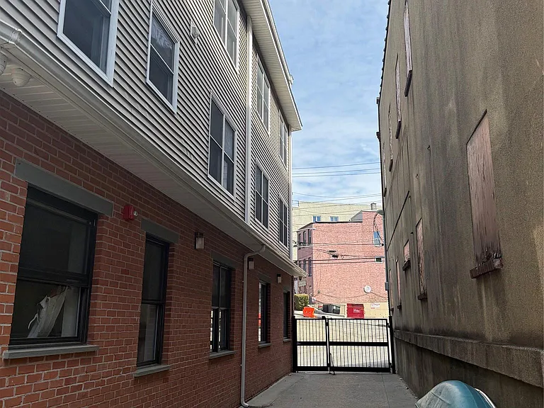 5 Brandreth St #2A — Photo 19
