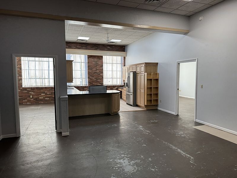 1st image of 20 W 5th St Suite 209
