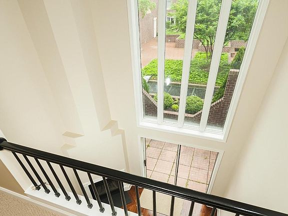 2nd image of 125 N Lee St APT 209