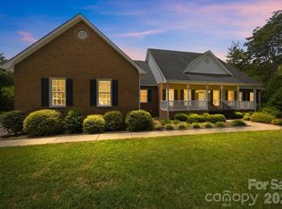 182 Robert Dr, Statesville, NC 28625