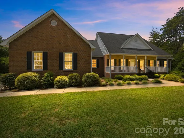 182 Robert Dr, Statesville, NC 28625