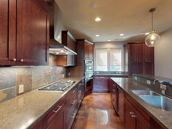 4th image of 1152 Andalusian Way