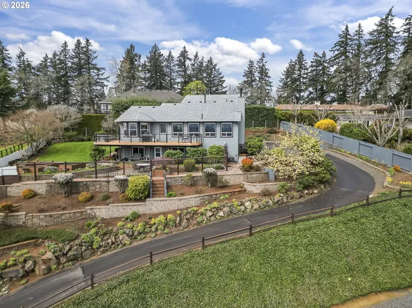 242 NW Walnut Ave, Dundee, OR 97115