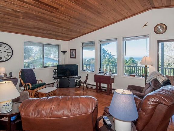 4th image of 951 NW Lanai Loop