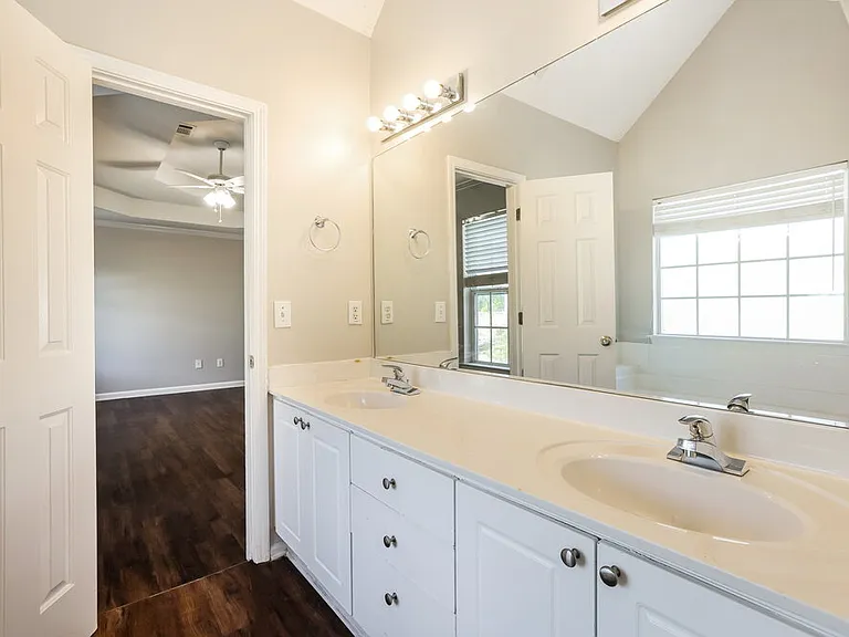 5929 Rosie Ln SE — Photo 11