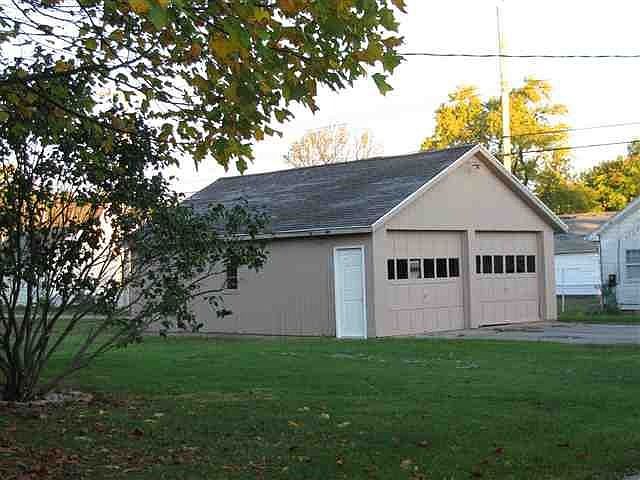 2nd image of 507 E 3rd St