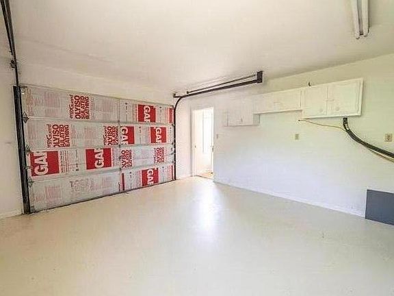 2nd image of 21158 Mill St