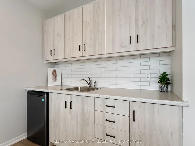 3998 Victoria Ave #110 — Photo 22
