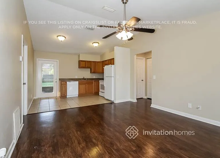1661 New London St — Photo 6