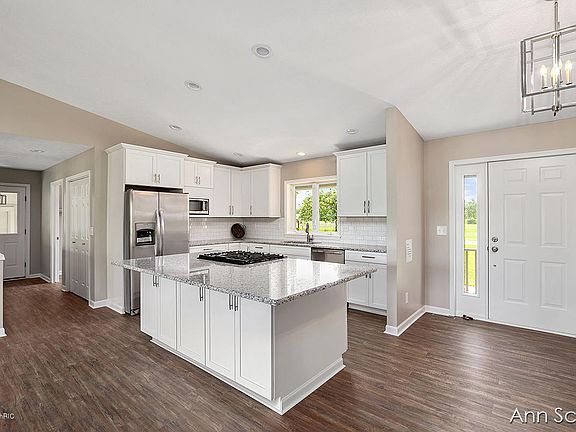 4th image of 10300 Lake Dr NW