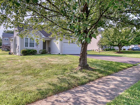 3rd image of 945 Riverdale Cir