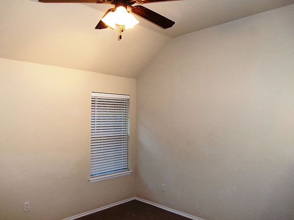 Valted ceiling, 2nd bedroom