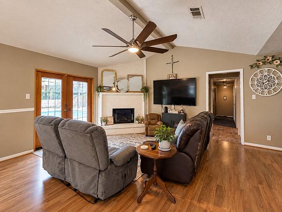 3rd image of 2414 Goldenrod St