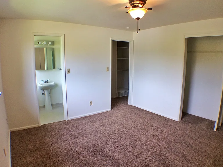 15220 NE 3rd Pl — Photo 12