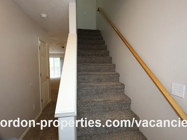 16913 NE Halsey St — Photo 27