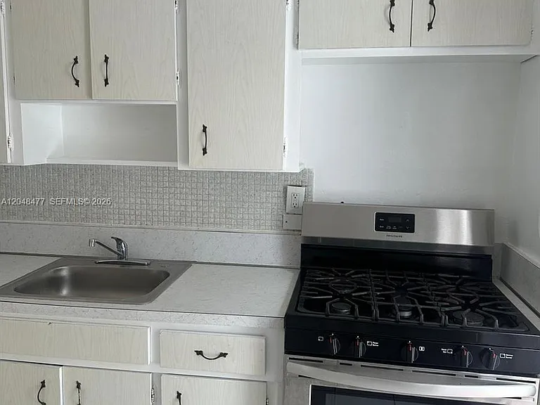7860 Harding Ave #4B — Photo 5