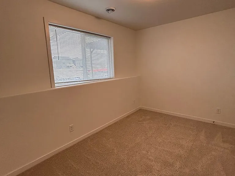 6139 Martin Ln W #B — Photo 33
