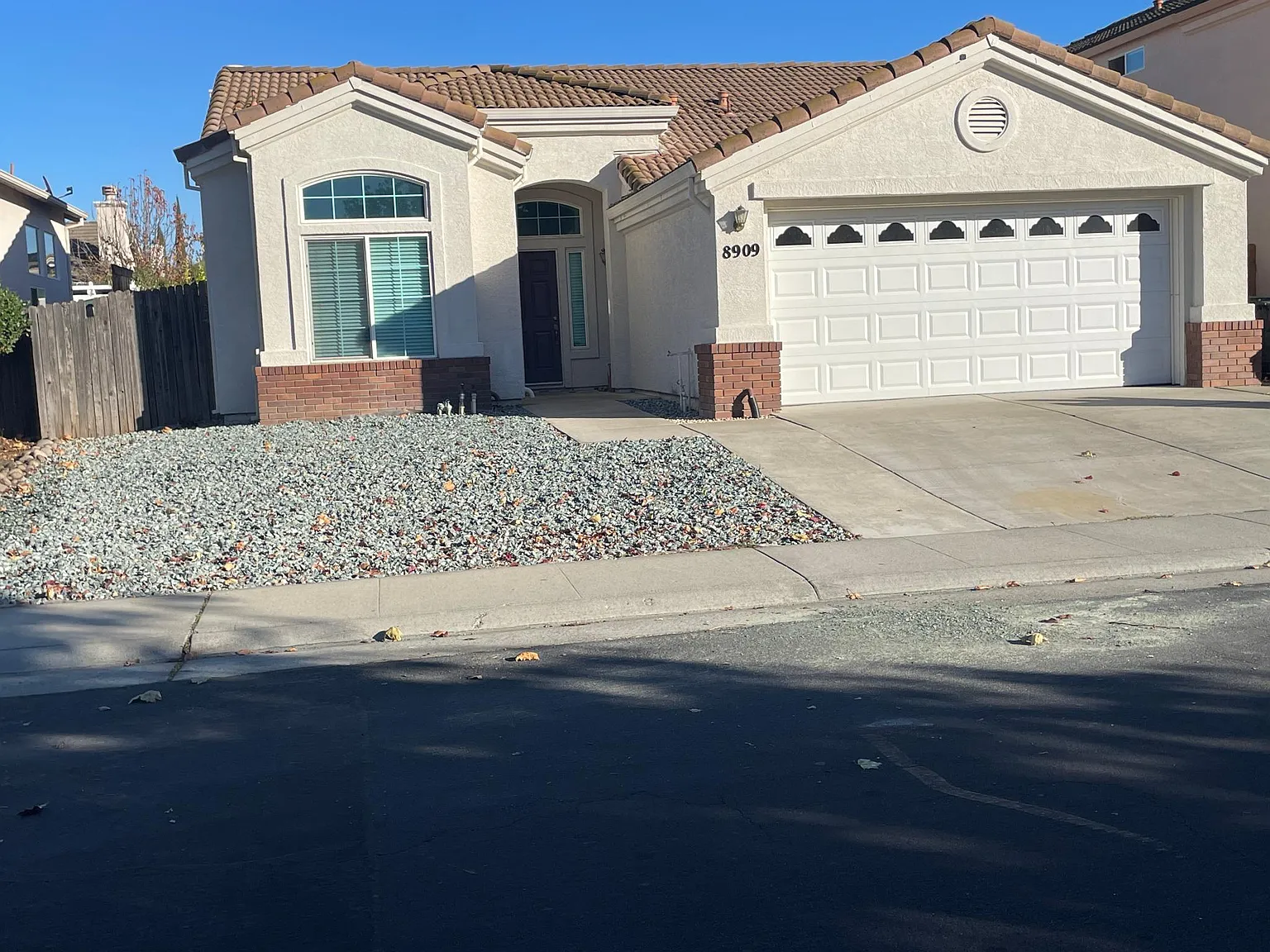 3 bed, 1340 sqft, $2,700 — Photo 2