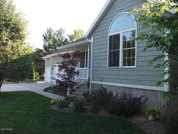 2nd image of 2487 River Park Dr