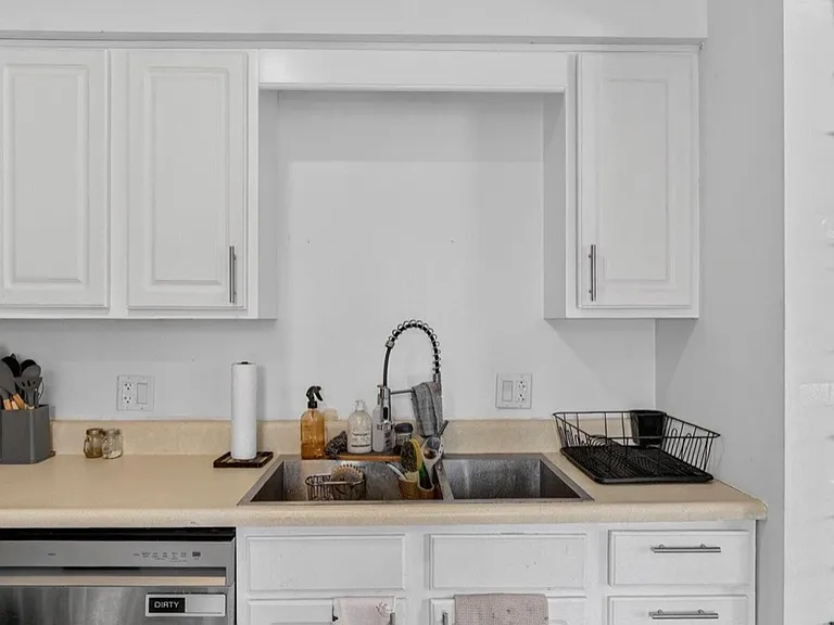 1551 Mount Vernon Ave — Photo 7