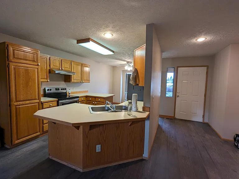 815 Sieverkropp Dr — Photo 4