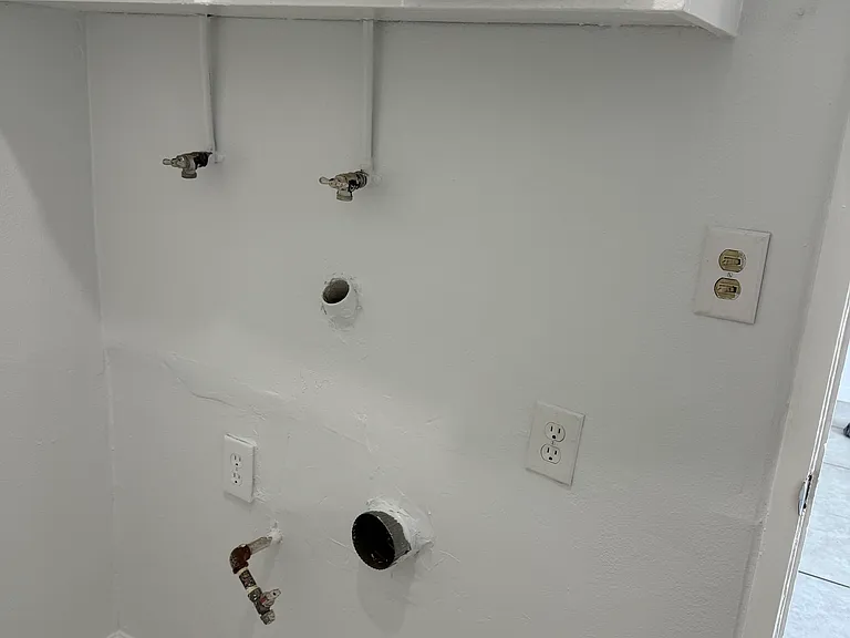 1054 E Salt Lake St #4 — Photo 2