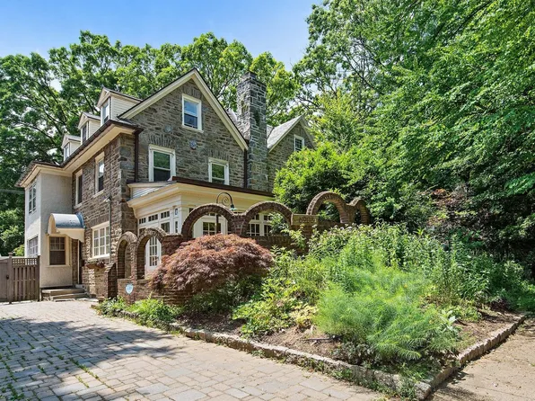 6908 Henley St, Philadelphia, PA 19119