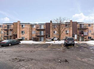 832 W College Blvd APT 302, Addison, IL 60101