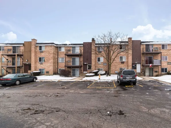 832 W College Blvd APT 302, Addison, IL 60101
