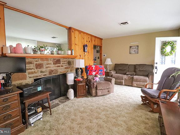 3rd image of 3 Oaknoll Rd