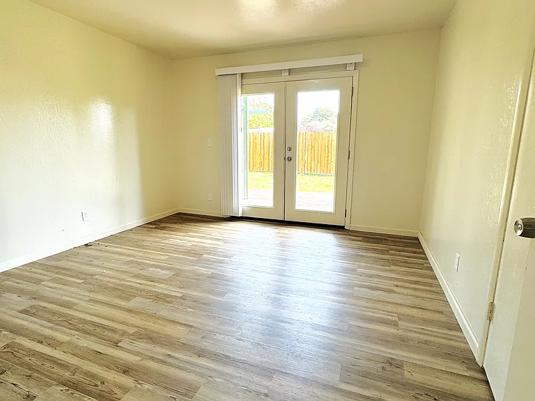 1062 Hiller Rd — Photo 11