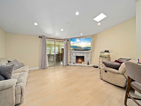 3rd image of 27416 Dewdrop Ave