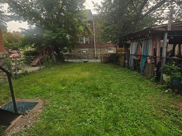 2439 Madison St — Photo 25
