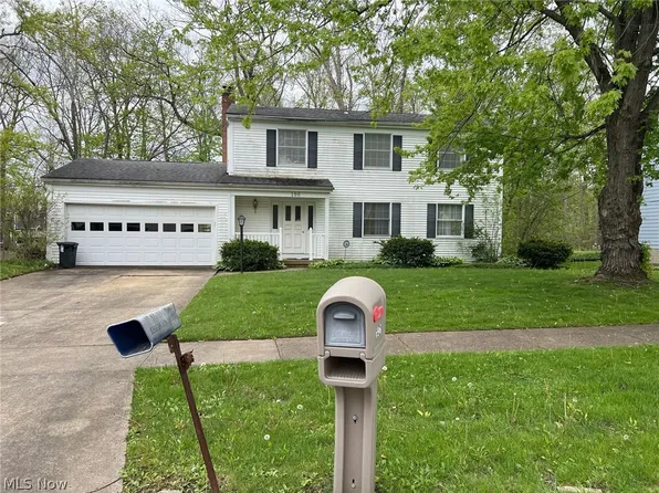 196 Chatham Dr, Aurora, OH 44202