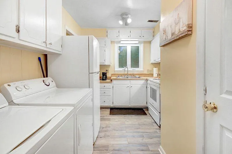 610 Park Ave — Photo 2