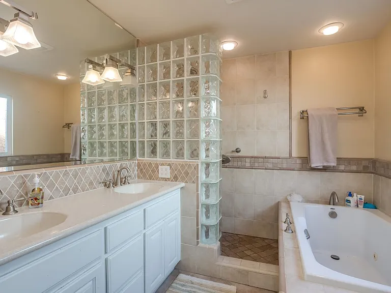 1176 Koch Ln — Photo 9