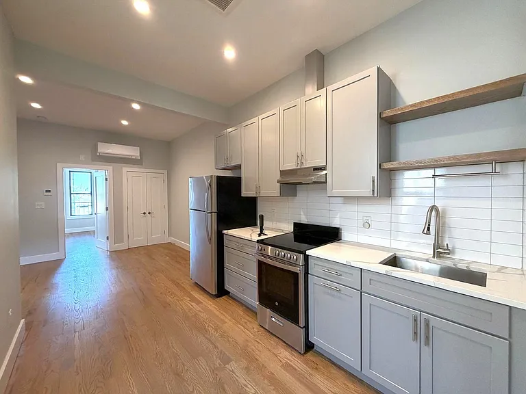 2043 Gates Ave #3L — Photo 10