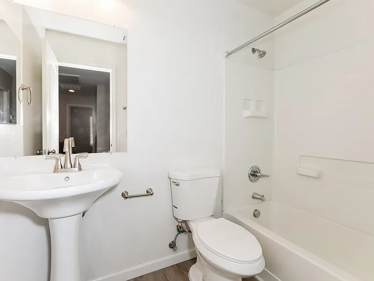 517 E Press Rd — Photo 15