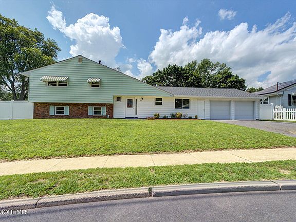 2nd image of 1015 Eton Way