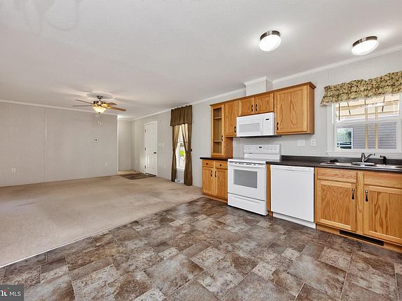 5th image of 1033 Pine Cir