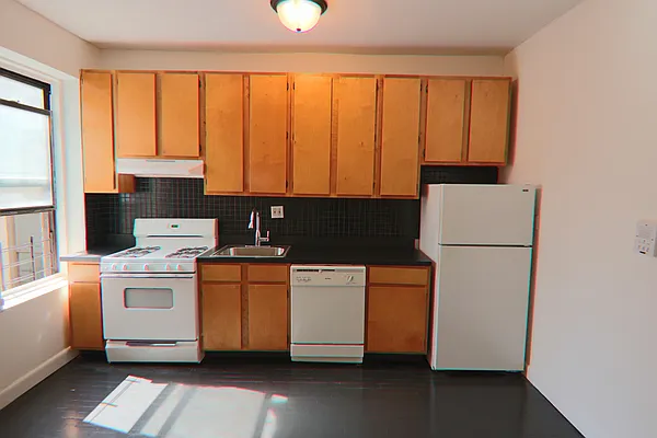 Rented by PMG Real Estate  | media 11