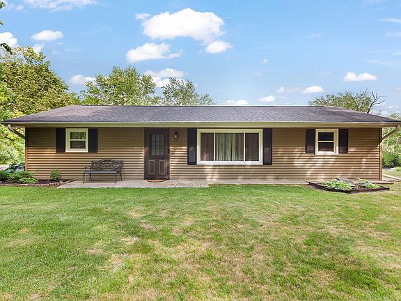 3rd image of 216 Lake Hills Dr