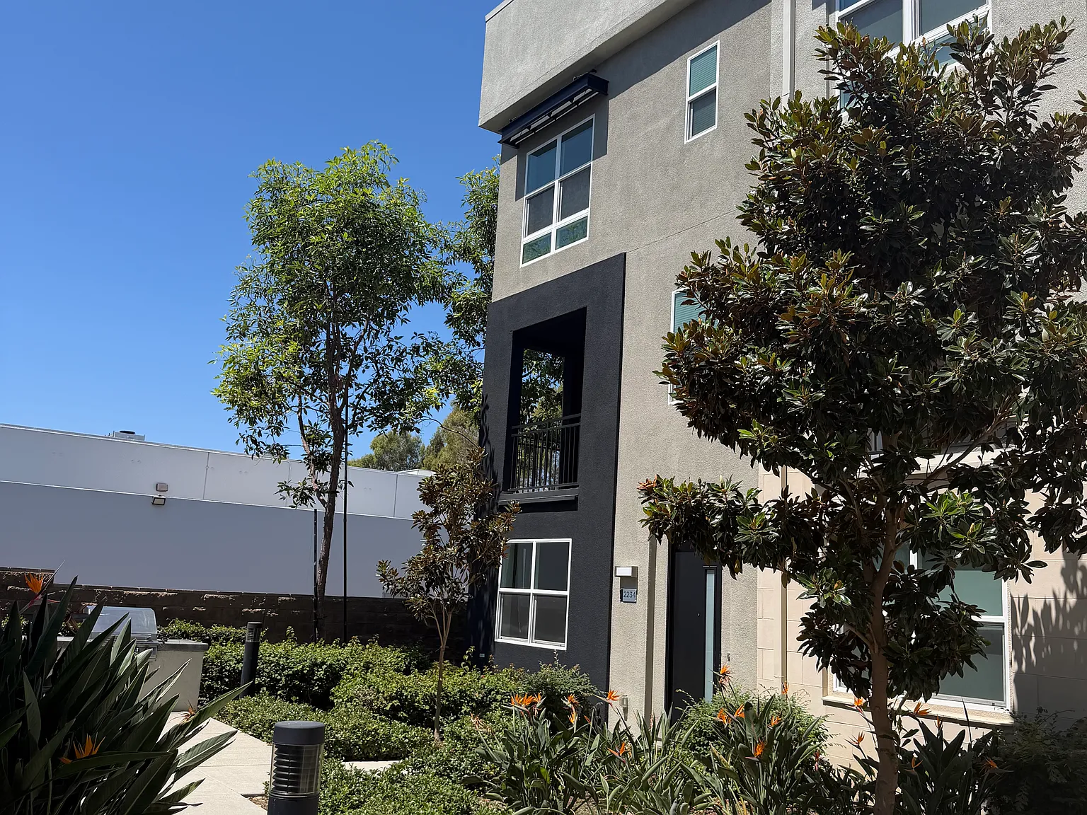 4 bed, 1940 sqft, $5,450 — Photo 2