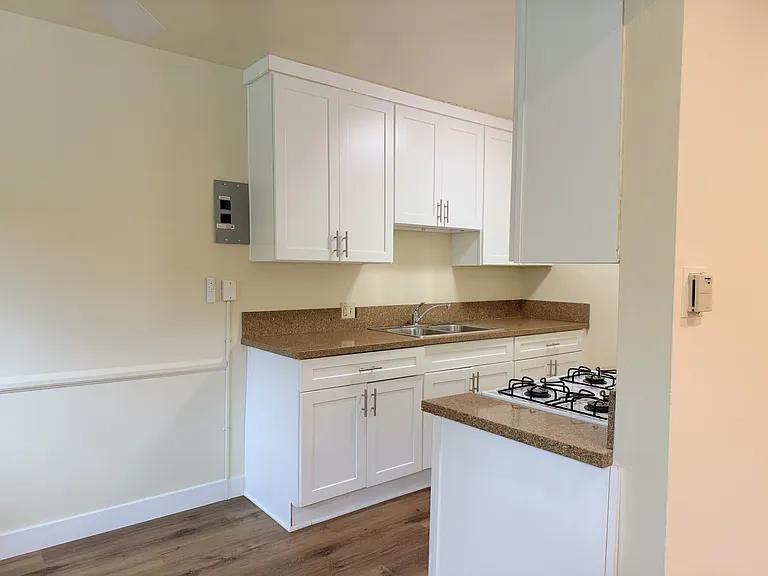 1130 N Verdugo Rd #5 — Photo 6